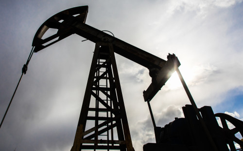 Путин поручил не применять санкции за отклонение уровня добычи нефти Путин поручил не применять санкции за отклонение уровня добычи нефти