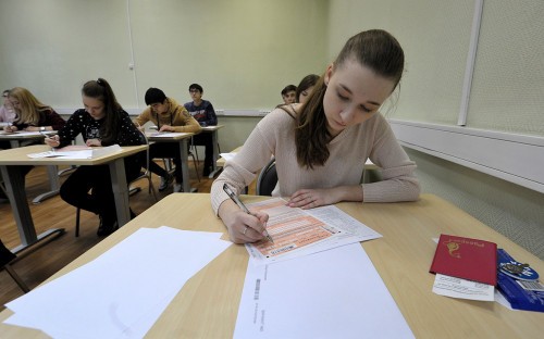 В Госдуме предложили перенести очные выпускные вечера