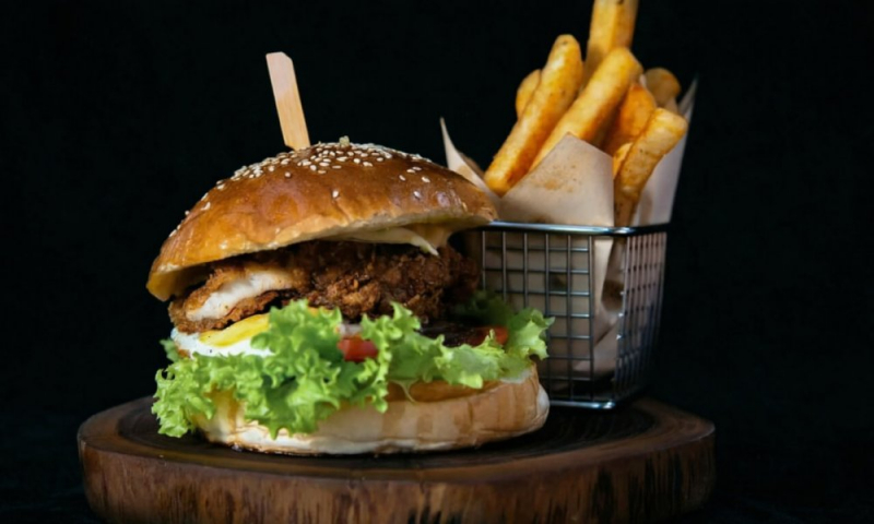 Прием биткоинов дал резкий рост продаж сети Steak ’n Shake